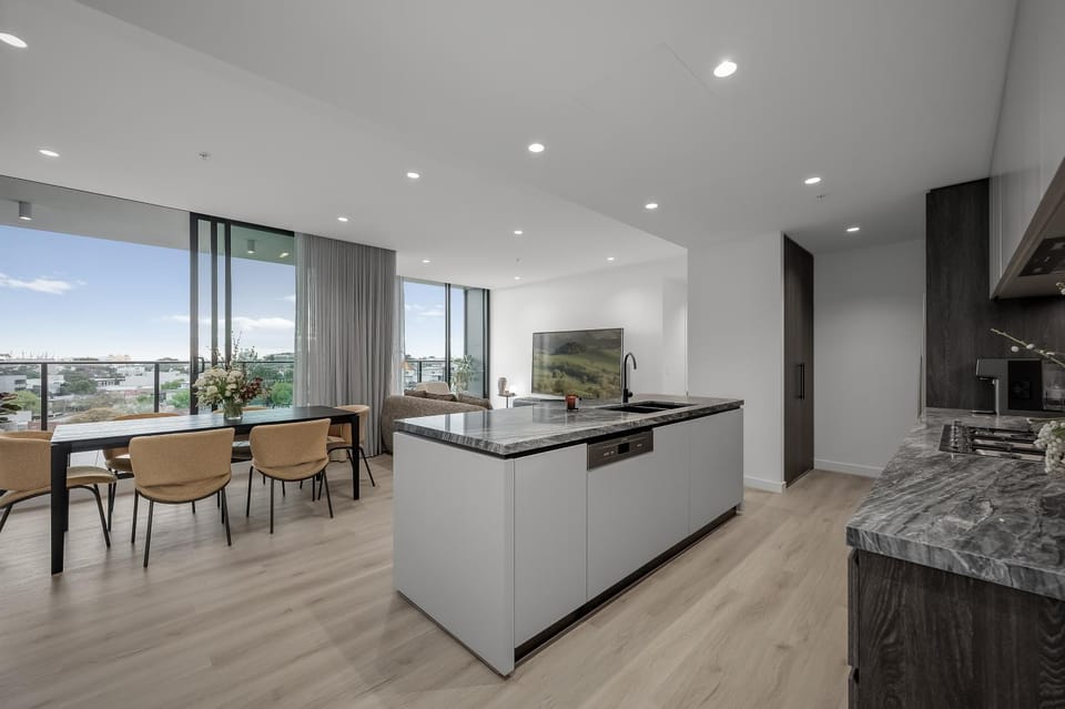 Dining area, kitchen