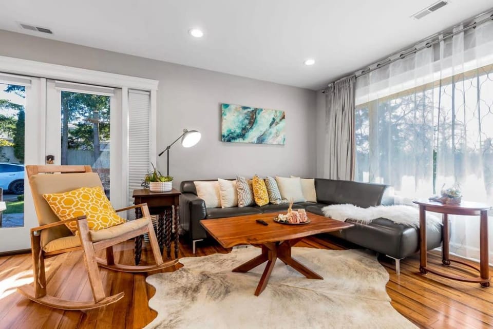 Mercer Island Modern Family-Friendly Home I-90 House in Mercer Island