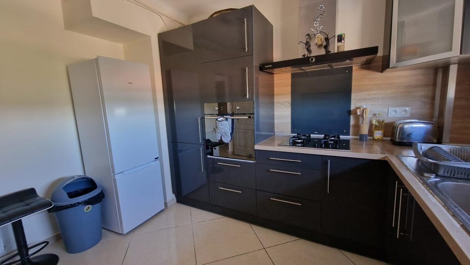 Grand Appartement - Climatisation- Wifi - Avignon - 4 chambre 7 places Apartment in Avignon