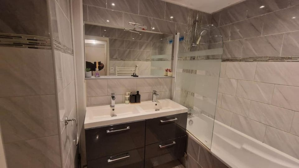 Grand Appartement - Climatisation- Wifi - Avignon - 4 chambre 7 places Apartment in Avignon