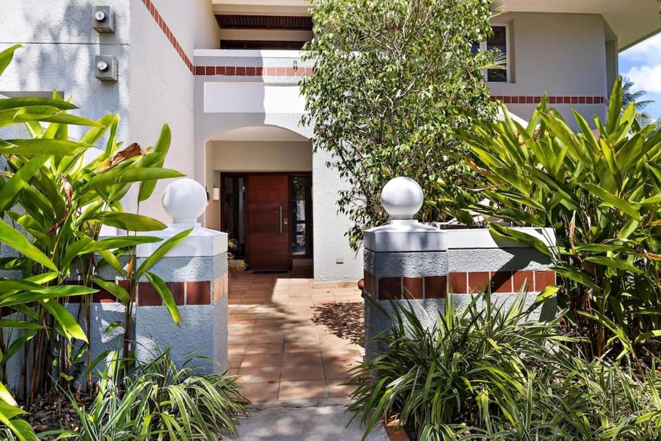 Galtero Villa Dorado beach property beach pools Villa in Dorado