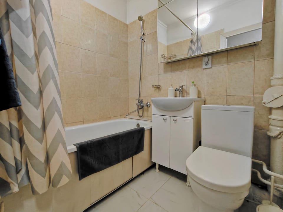 Shower, Toilet, Bathroom, Bath, towels, towels