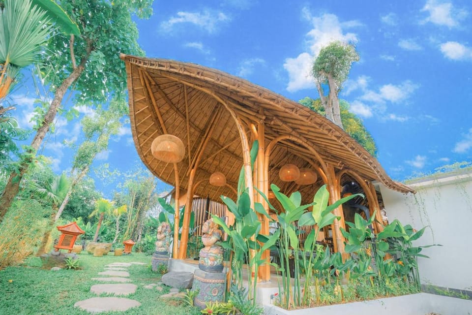 Property building, Lobby or reception, Garden view