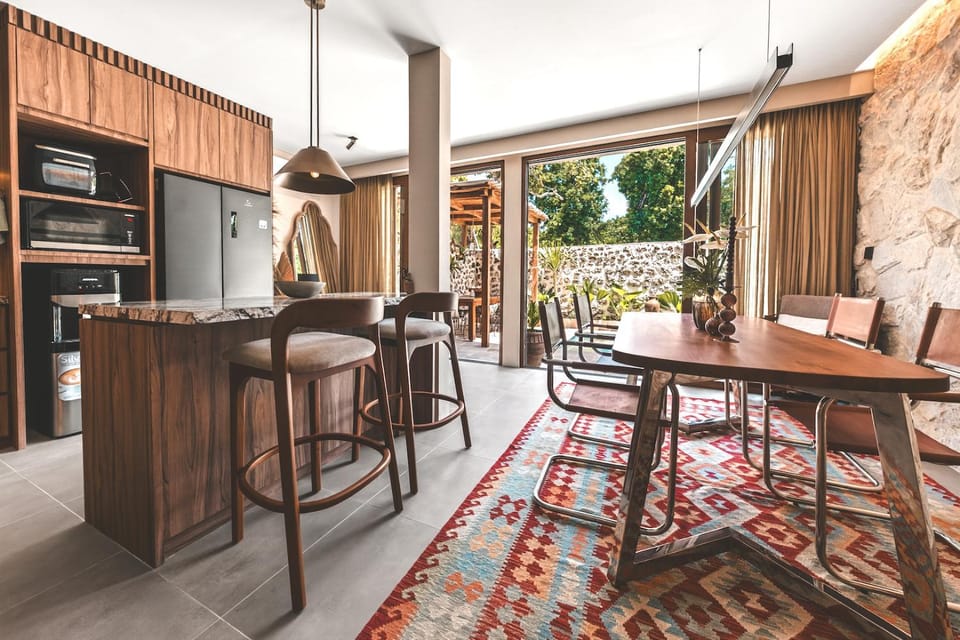 Kitchen or kitchenette, Seating area, Dining area, minibar