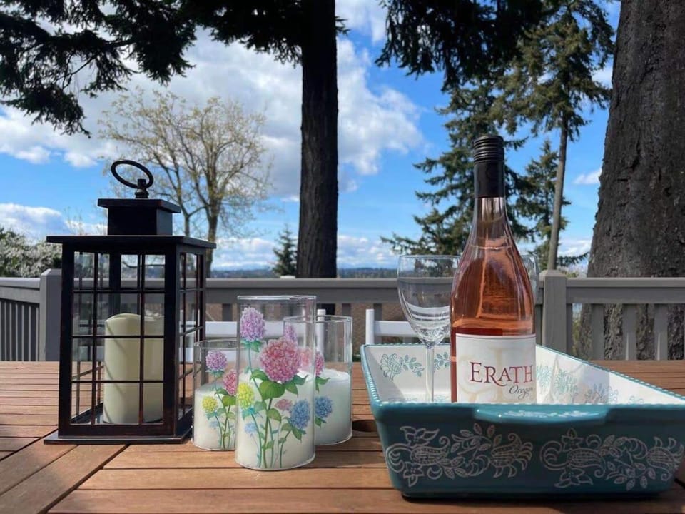 Family Retreat w Lake & Mt & City View Gym MI House in Mercer Island