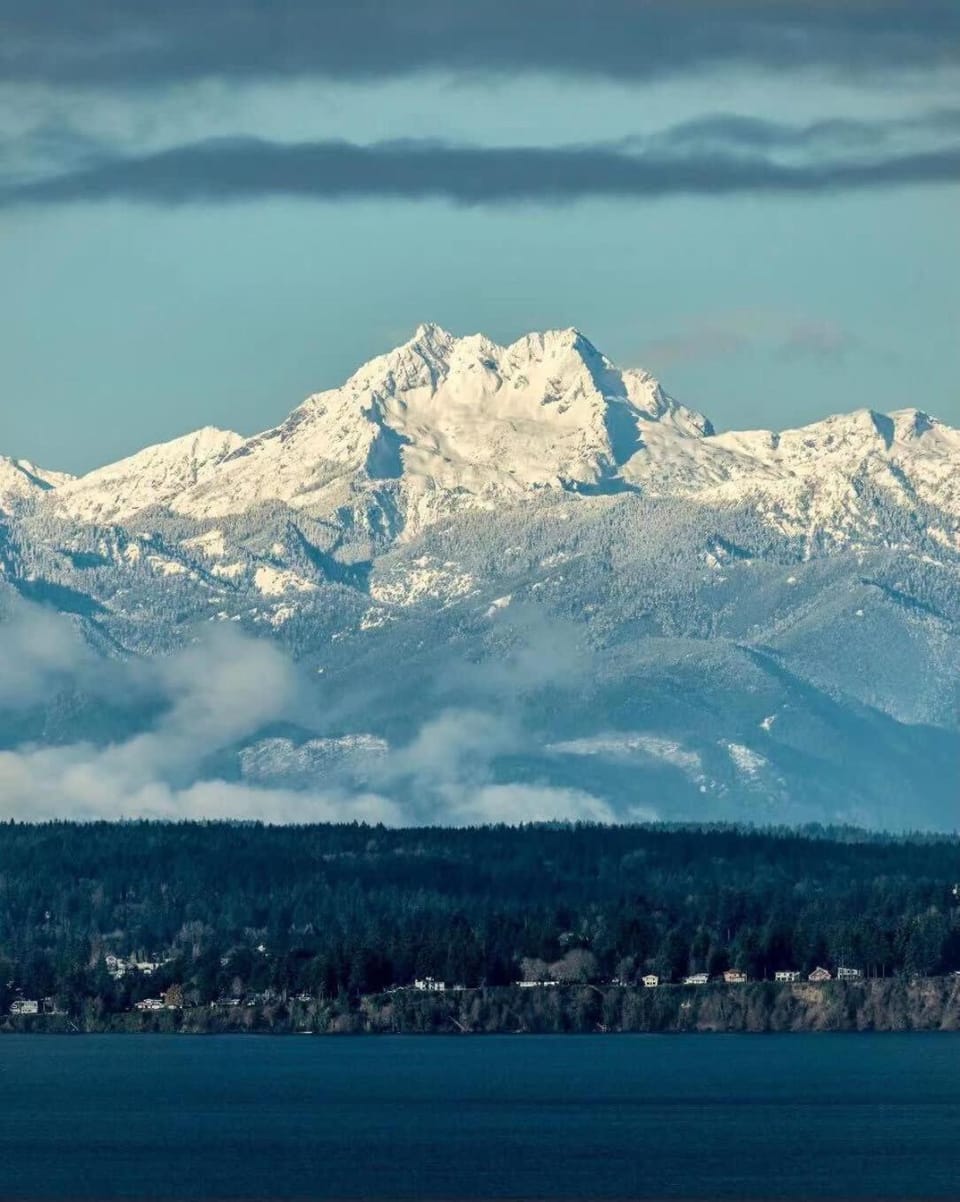Family Retreat w Lake & Mt & City View Gym MI House in Mercer Island