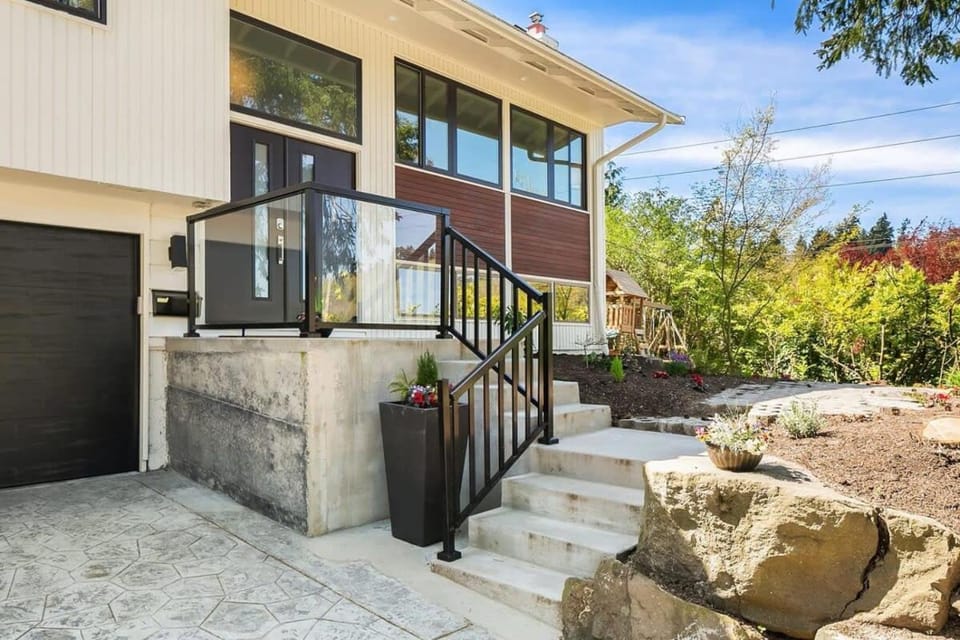 Family-Friendly Modern Home Mercer Island Garden House in Mercer Island