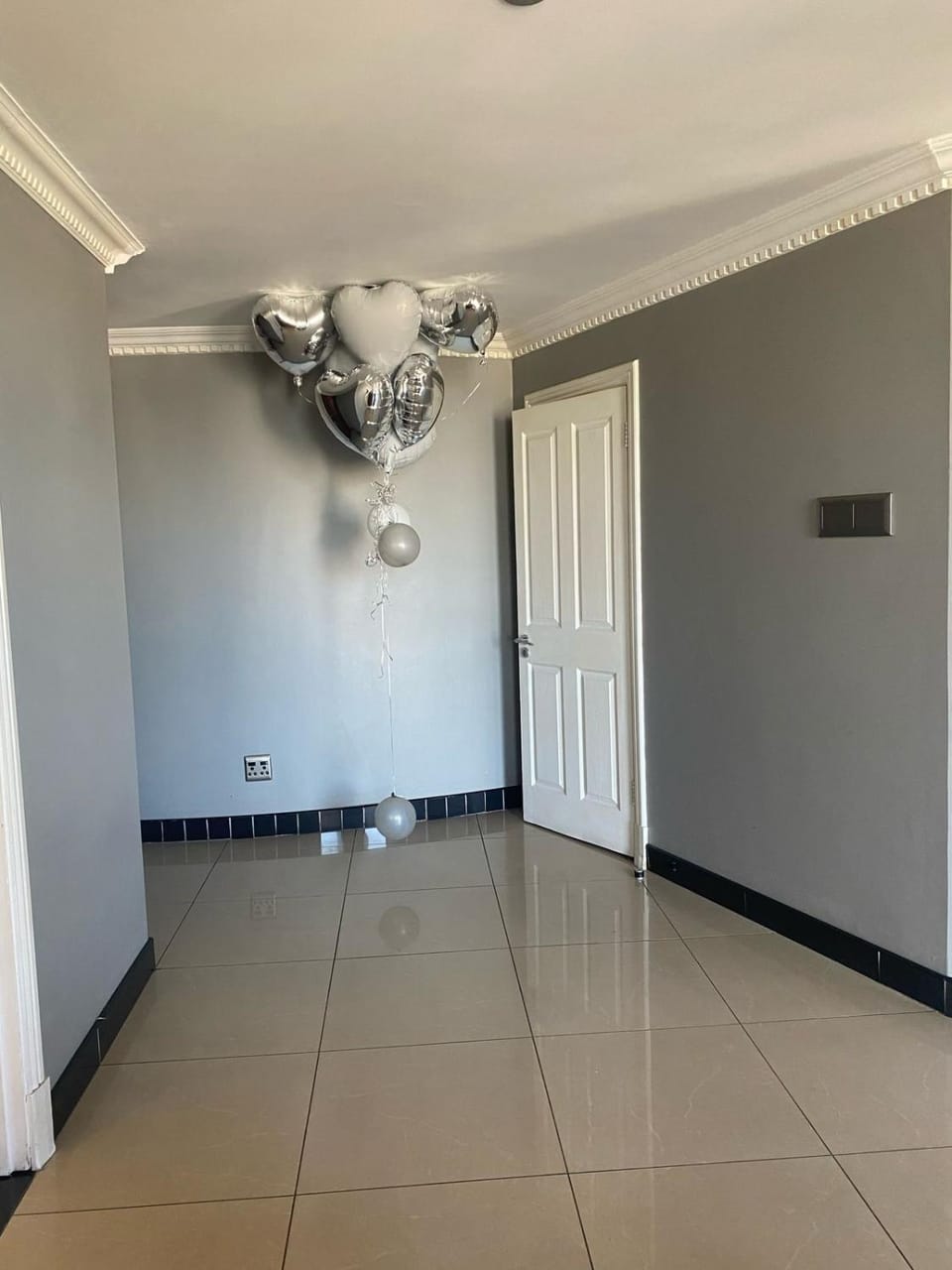 Large 1 Bedroom Partial Seaview 6th Floor Unit Apartment in Durban