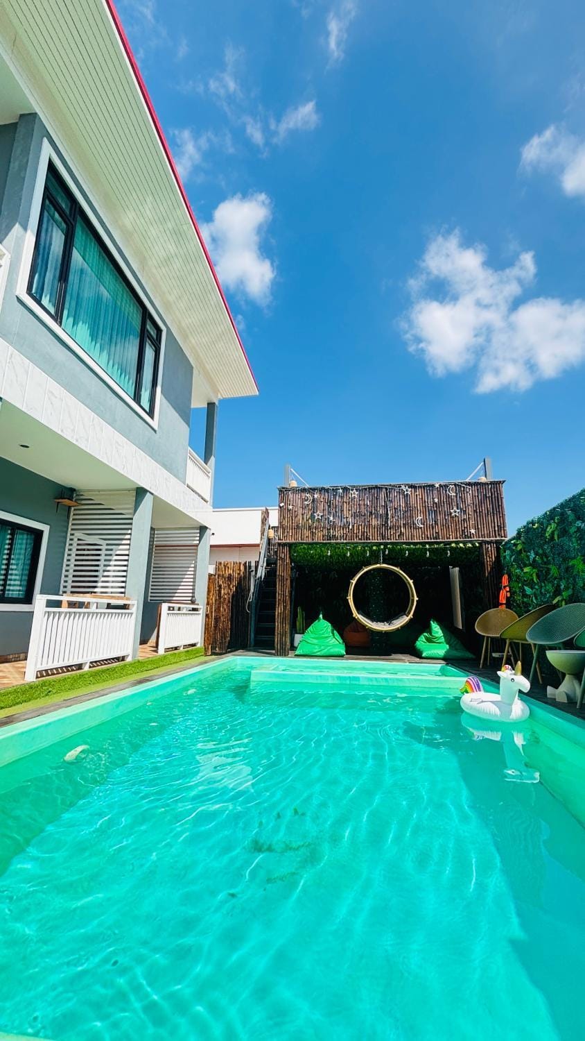 HappyDaysVilla Hostel in Chon Buri Changwat