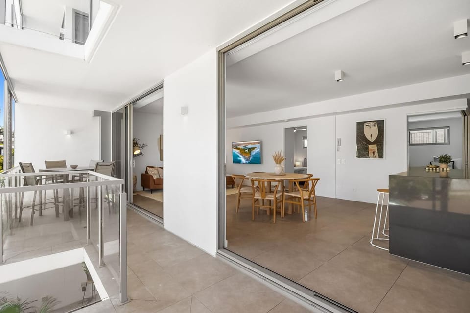 Spacious 3Beds Beachside Aptm close to Mooloolaba Apartment in Sunshine Coast