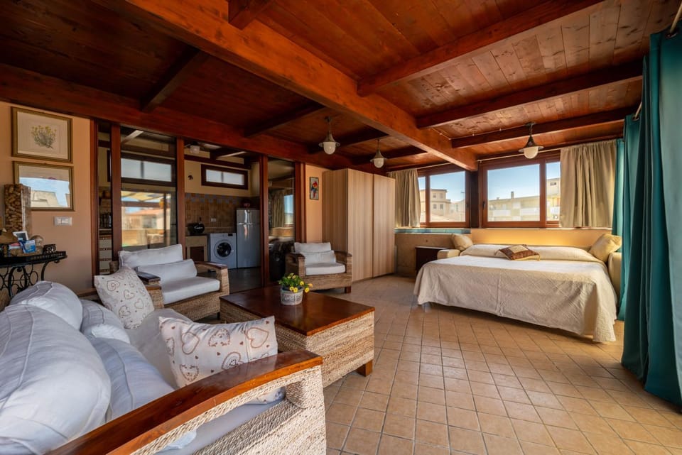 Bed, Living room, Photo of the whole room, Seating area, Bedroom, kitchen