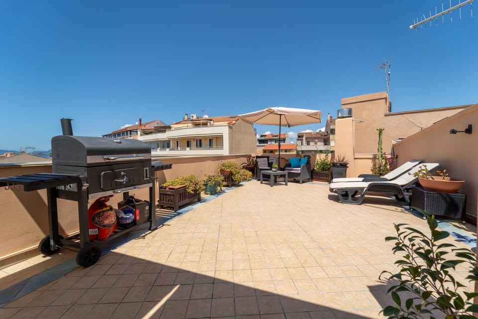 Patio, Day, BBQ facilities, Balcony/Terrace