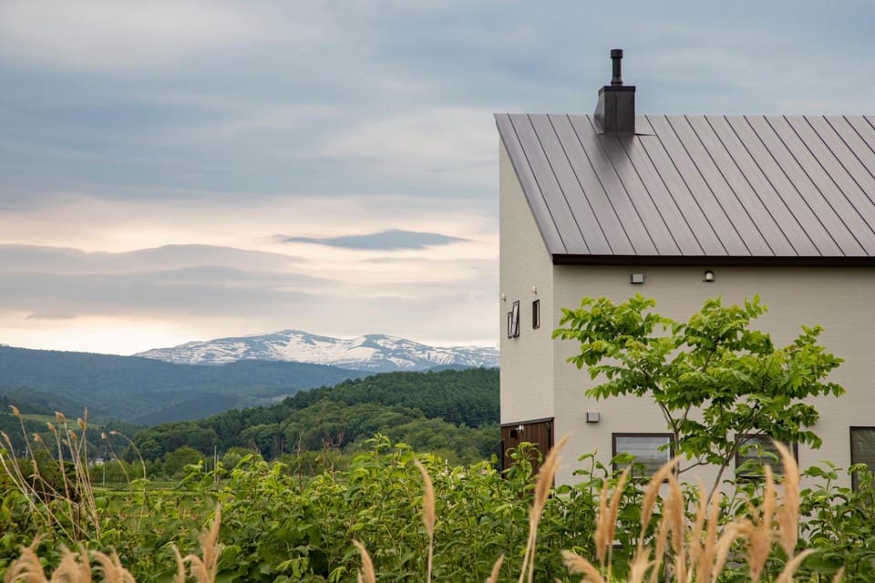 Property building, Day, Natural landscape, View (from property/room), Mountain view