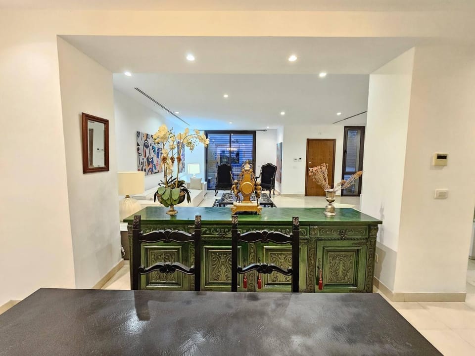 Refined villa in the heart of La Marsa with garden Villa in Tunis Governorate, Tunisia