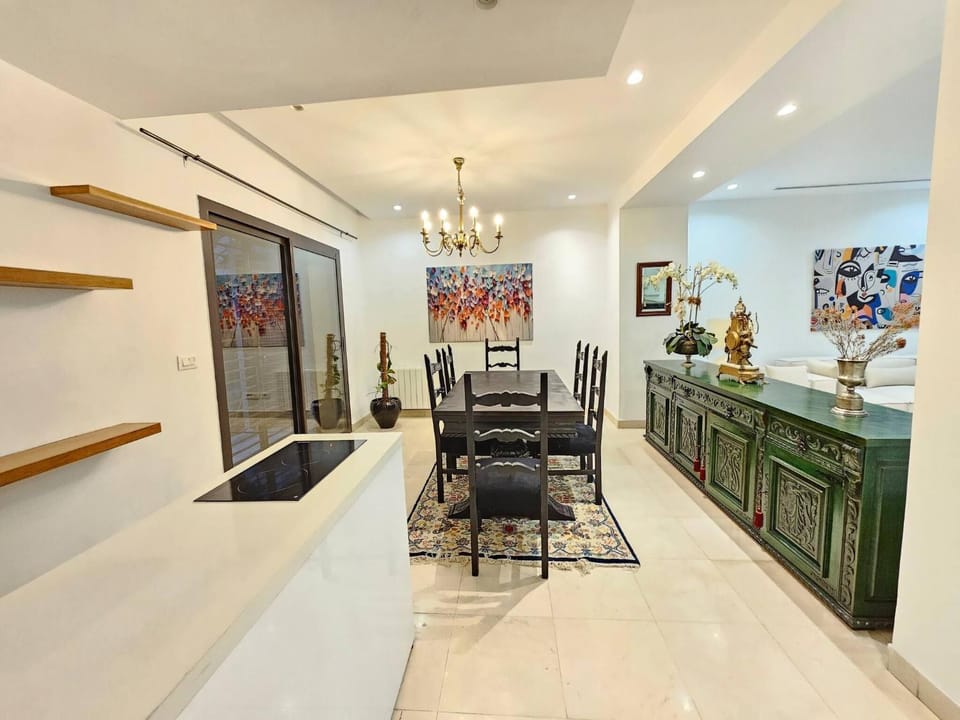 Dining area, kitchen