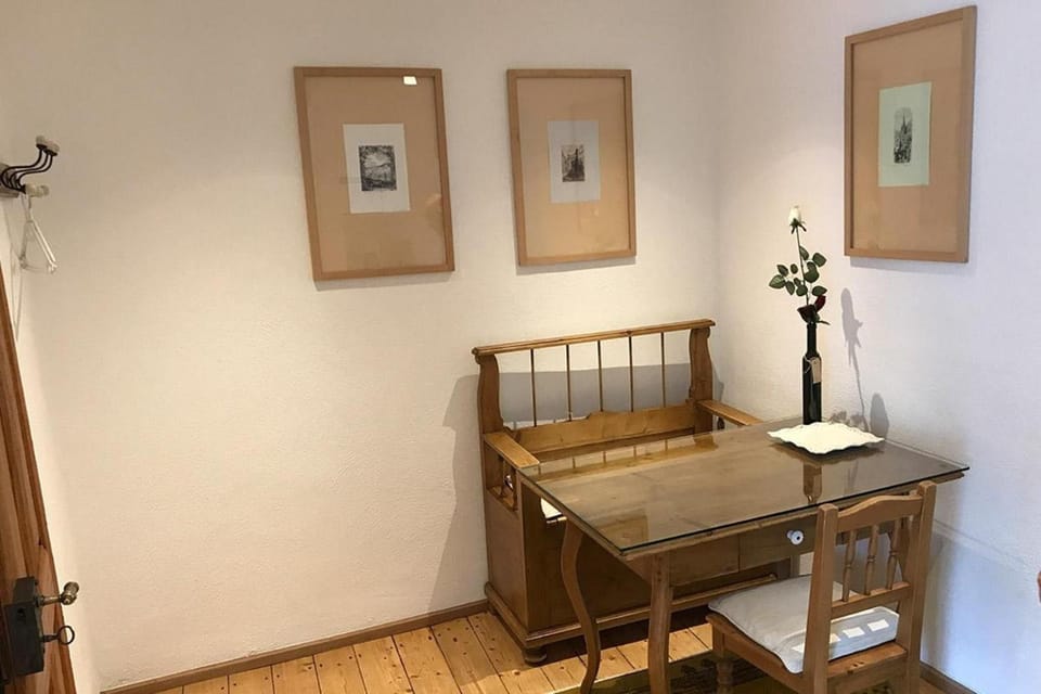 Photo of the whole room, Dining area