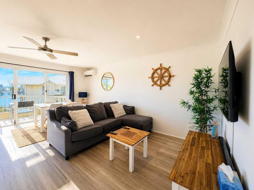 Peaceful River View Getaway Apartment in Surfers Paradise