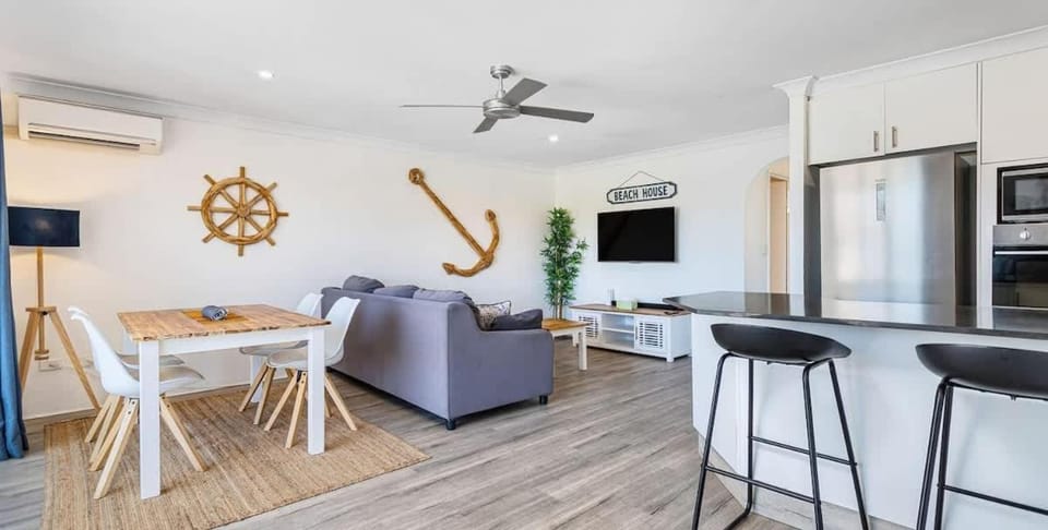 TV and multimedia, Living room, air conditioner
