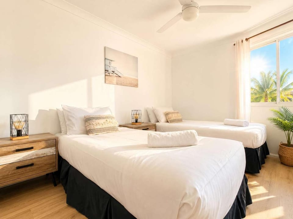Peaceful River View Getaway Apartment in Surfers Paradise