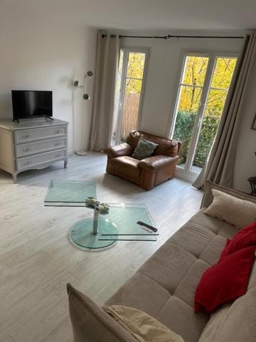 TV and multimedia, Seating area