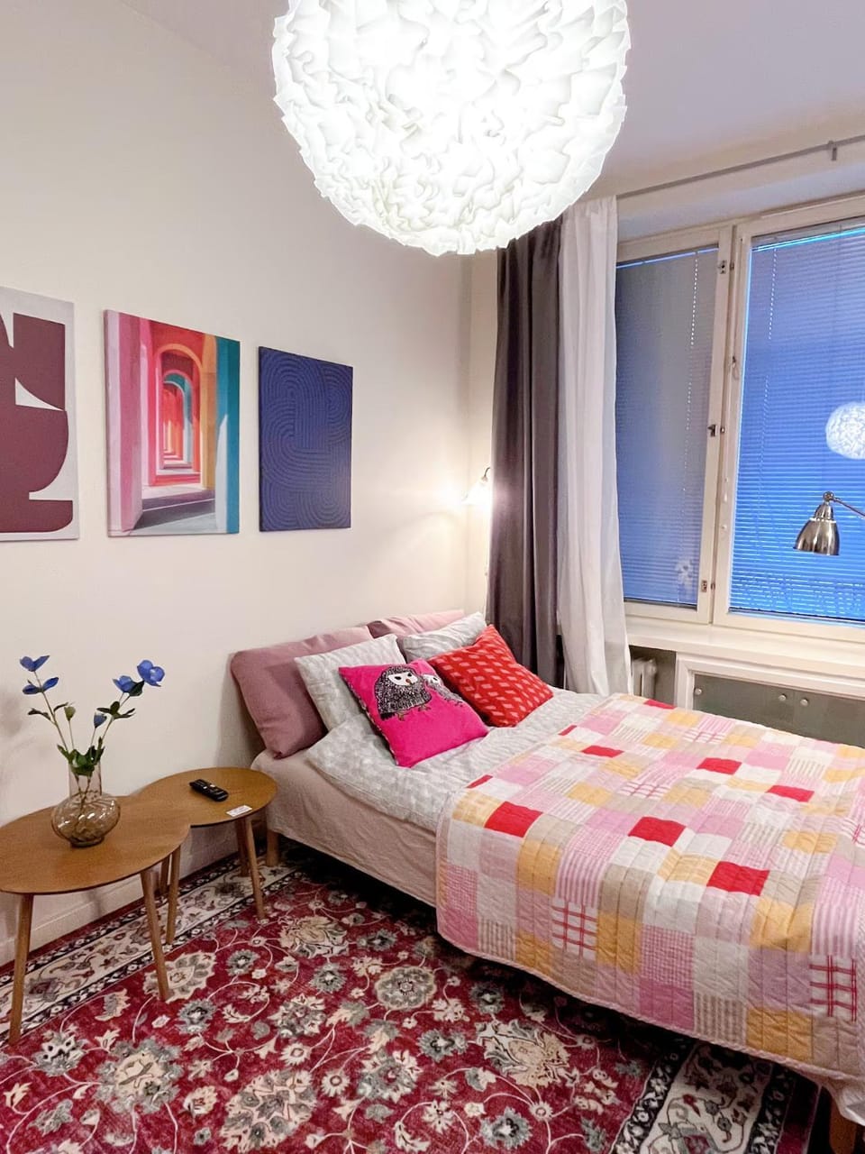 Bed, Living room