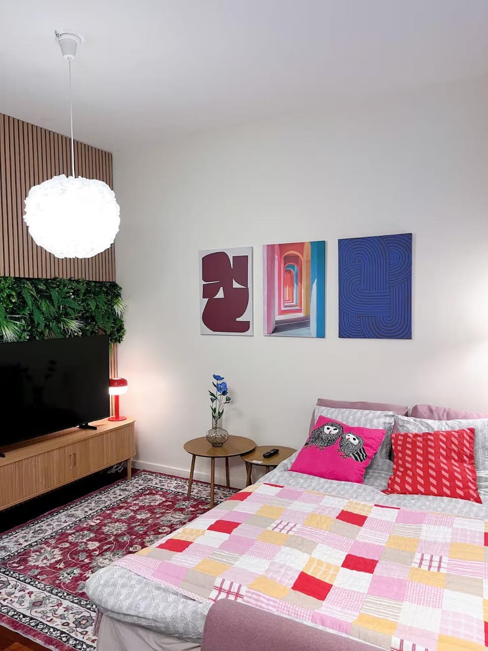Bed, Living room