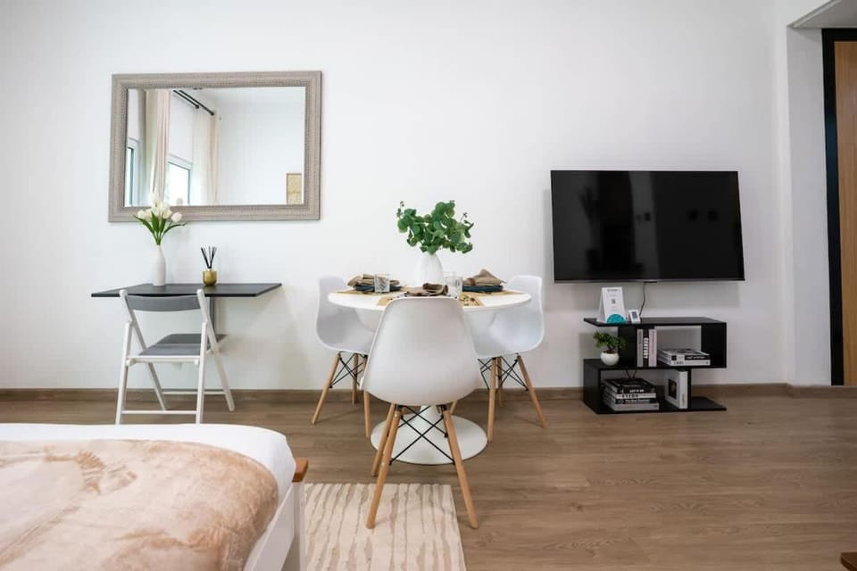 Airstay - Upgraded Studio - Near Pool & Metro - Monthly Offer Available! Apartment in Dubai