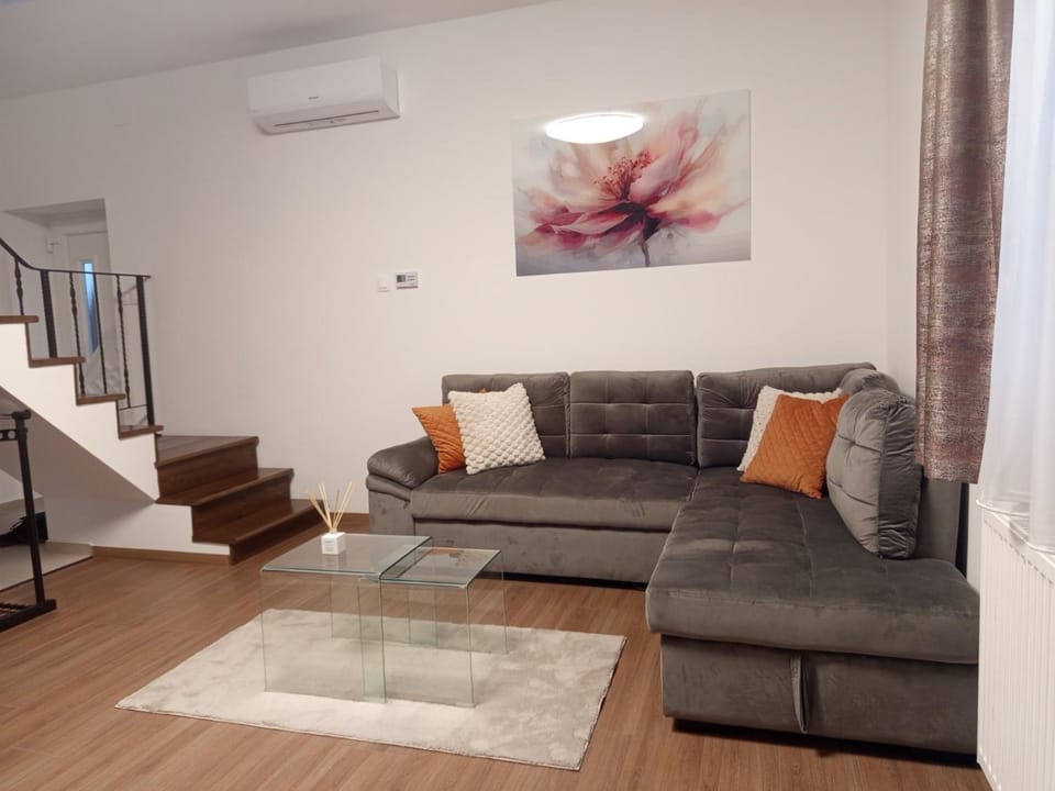 President Apartmanház - Nincs szomszéd - Egy időben,egy társaság - Apartment in Hungary