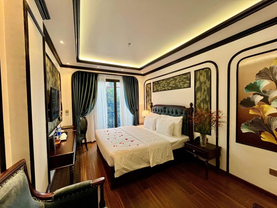 Bed, TV and multimedia, Photo of the whole room, Seating area, Bedroom