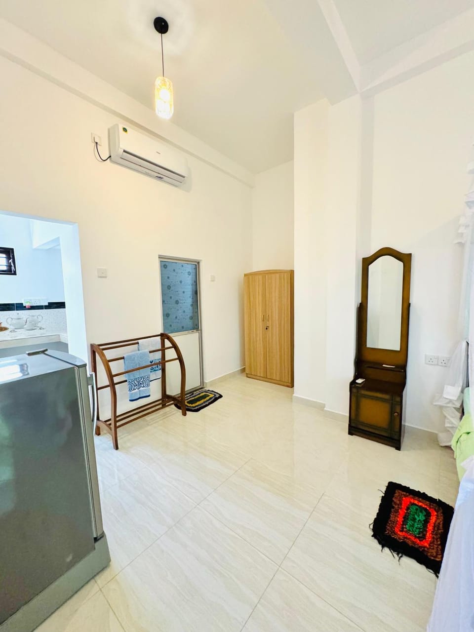 Kitchen or kitchenette, air conditioner