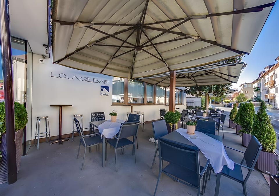 Property building, Balcony/Terrace, Living room