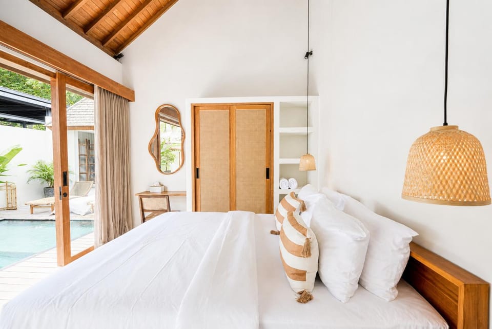 Bed, View (from property/room), Bedroom, Pool view