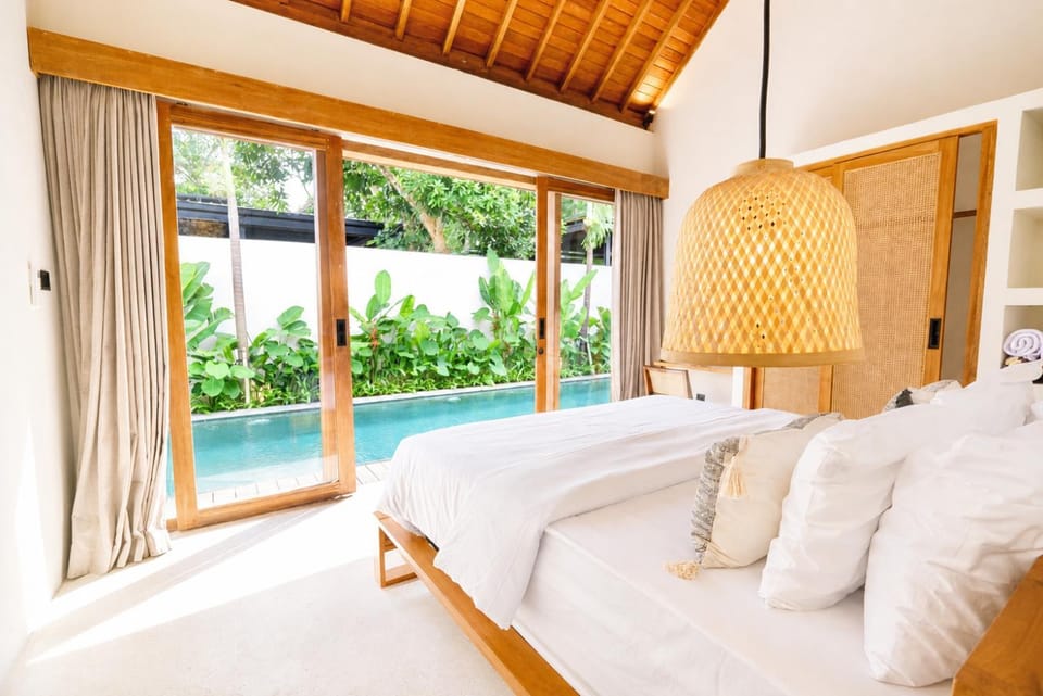 View (from property/room), Bedroom, Pool view