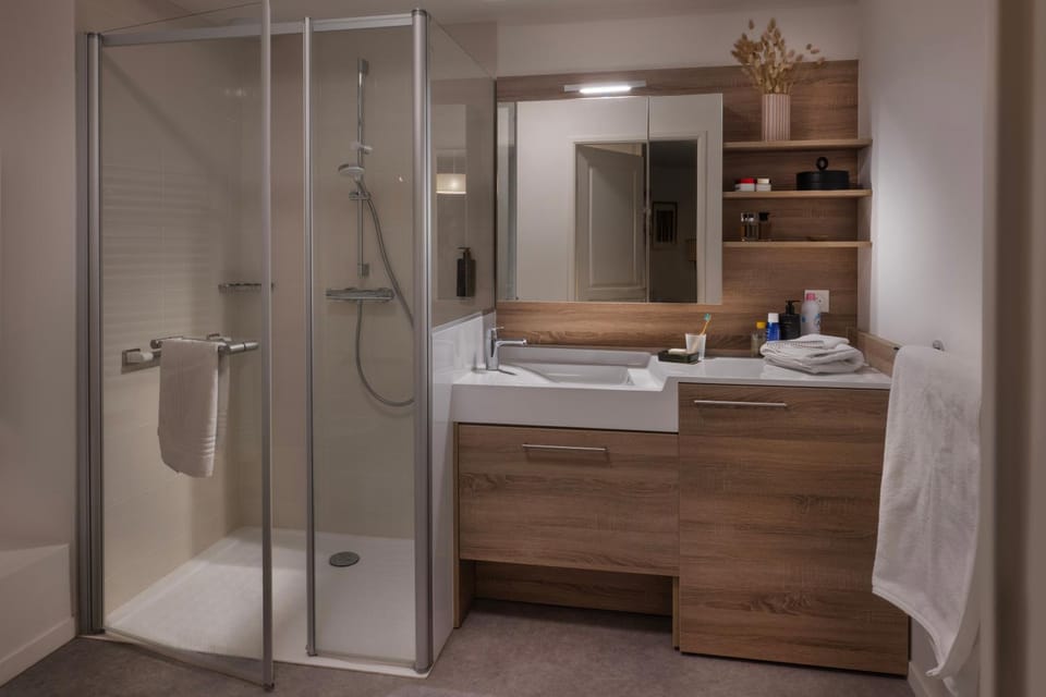 Shower, Bathroom