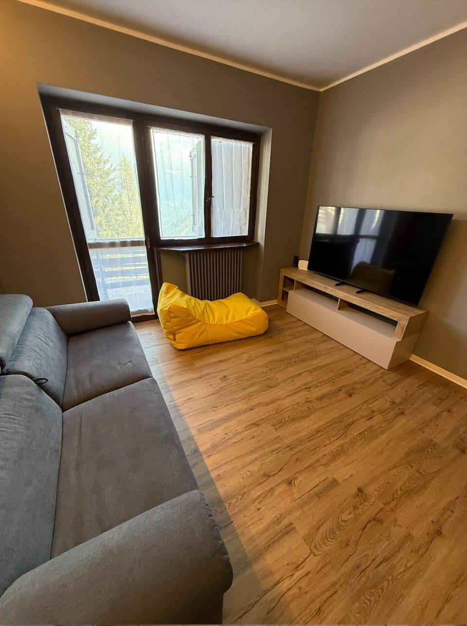 Communal lounge/ TV room, TV and multimedia, Living room, Evening entertainment