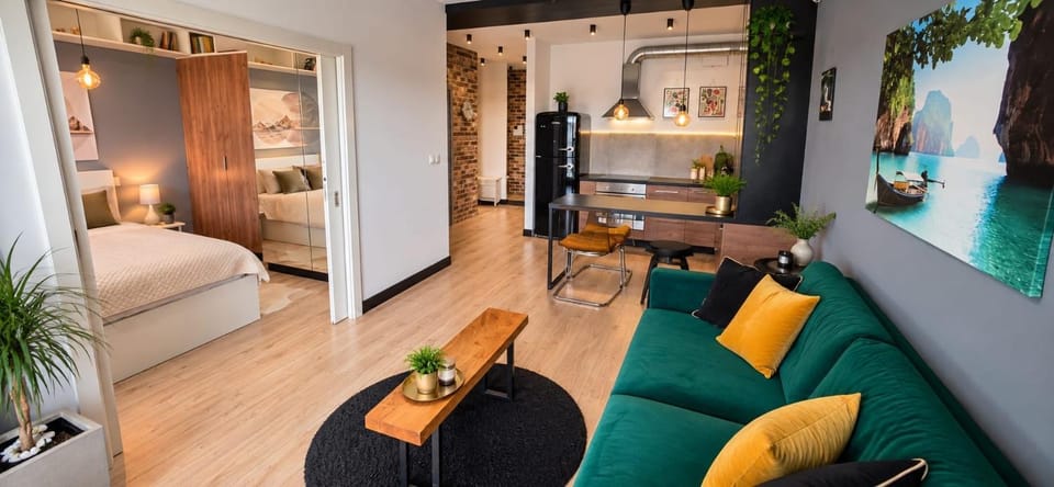 Bed, TV and multimedia, Kitchen or kitchenette, Living room, Seating area, Dining area, Bedroom