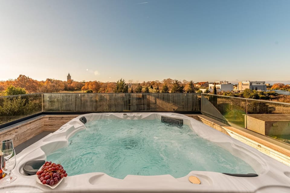 Hot Tub, View (from property/room), Balcony/Terrace