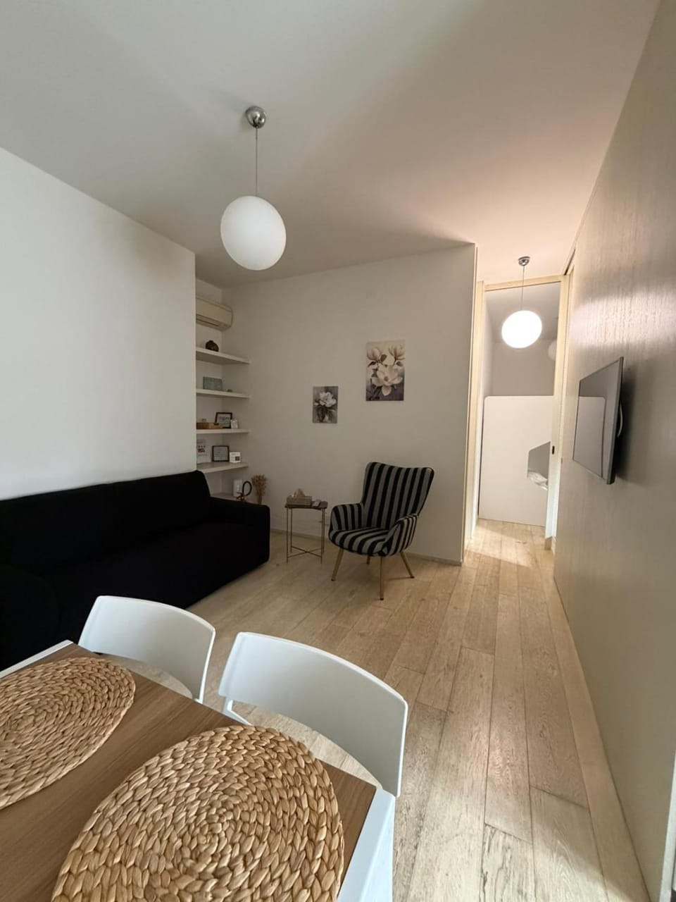 TV and multimedia, Seating area