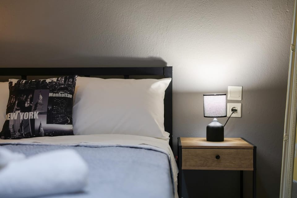 Photo of the whole room, Bedroom
