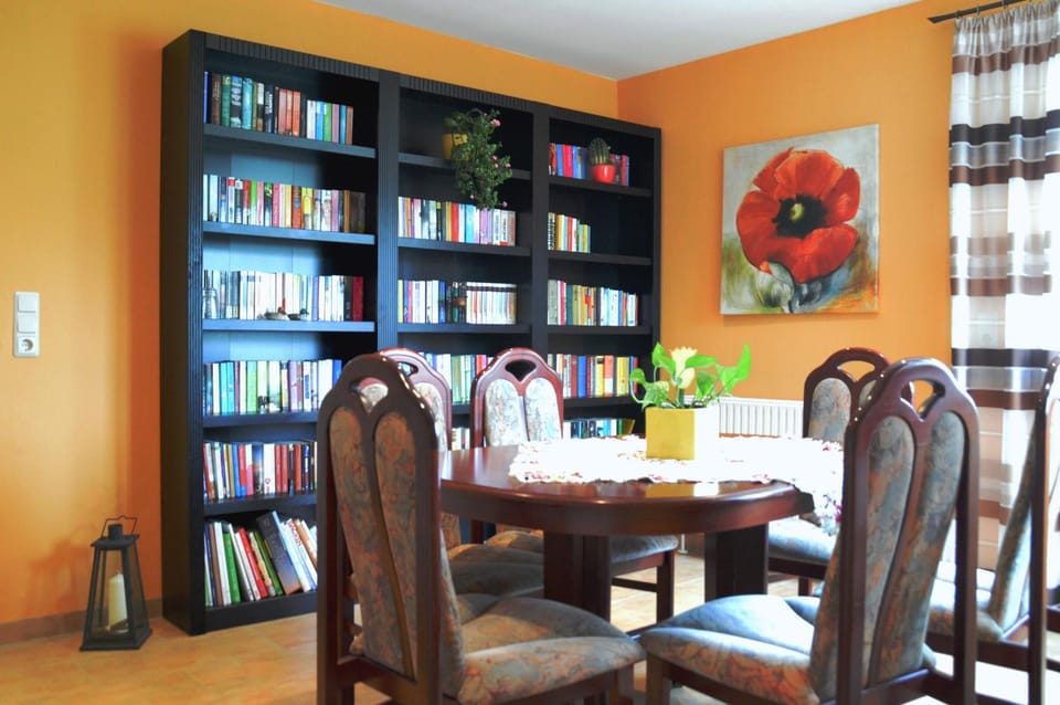 Library, Photo of the whole room, Decorative detail