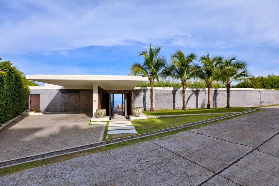 Property building, Facade/entrance