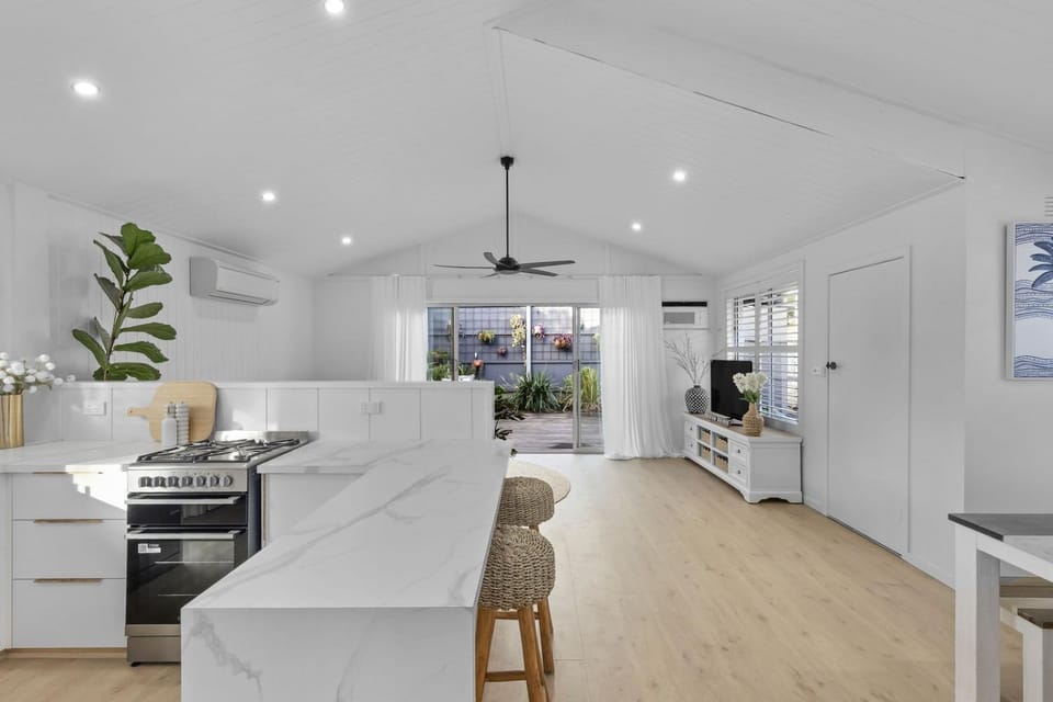 The Retreat - Sleeps 6 - Renovated! House in Ocean Grove