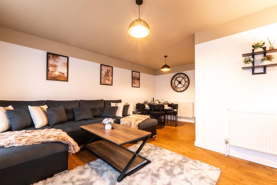 Open Mind Property- Hot tub, Sauna & Free Parking House in Portsmouth