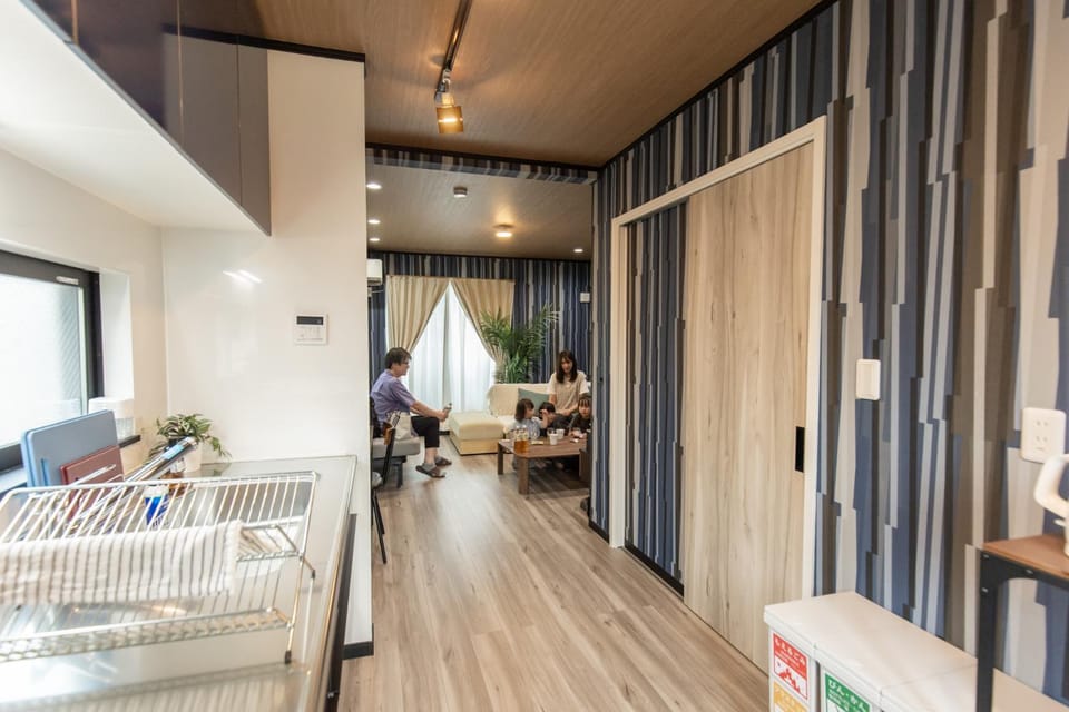 Living room, Dining area, group of guests