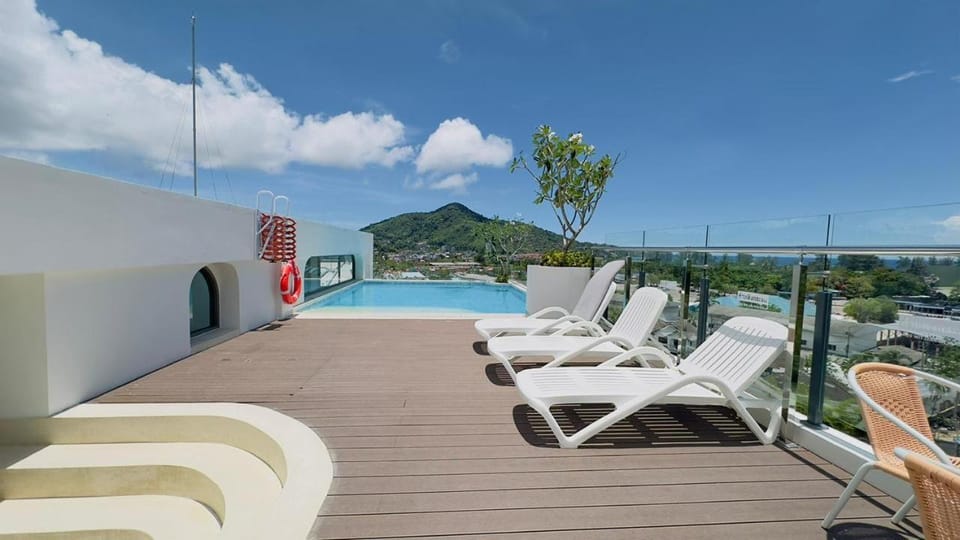 Swimming pool, sunbed