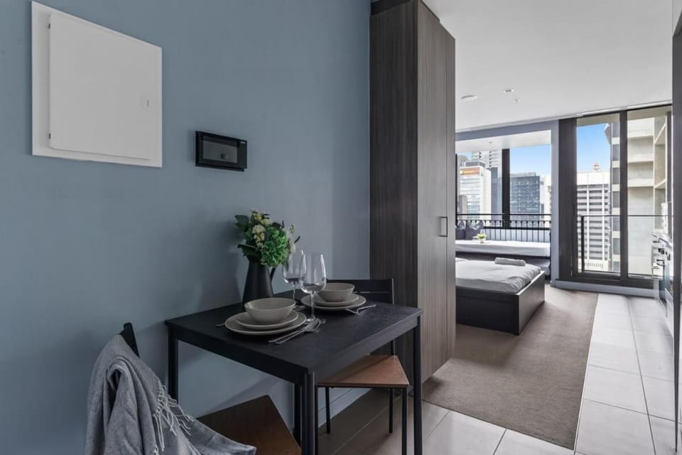 Chic City View Studio by Southern Cross Station Apartment in Melbourne