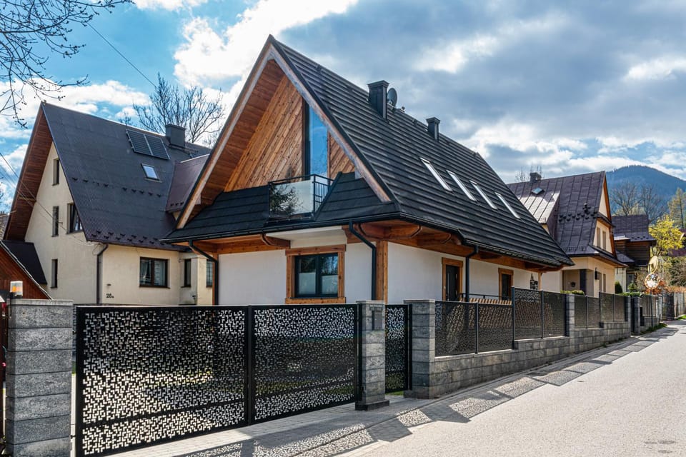 Property building, Street view