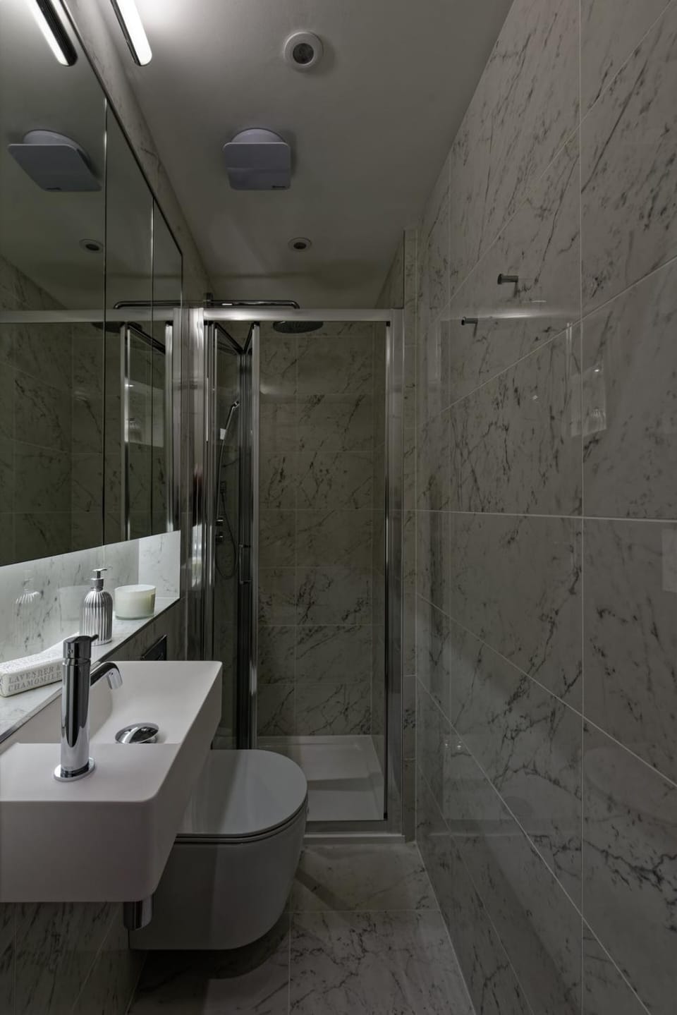 At 3rd floor-10min walk to Famous Portobello Road Apartment in City of Westminster