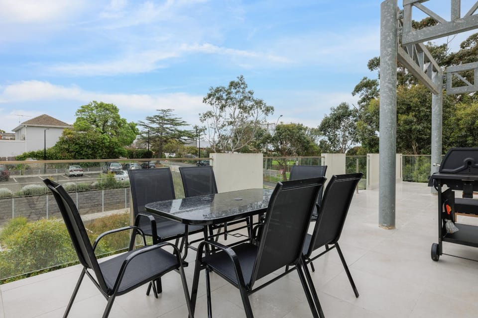 BBQ facilities, Balcony/Terrace, Dining area, Garden view