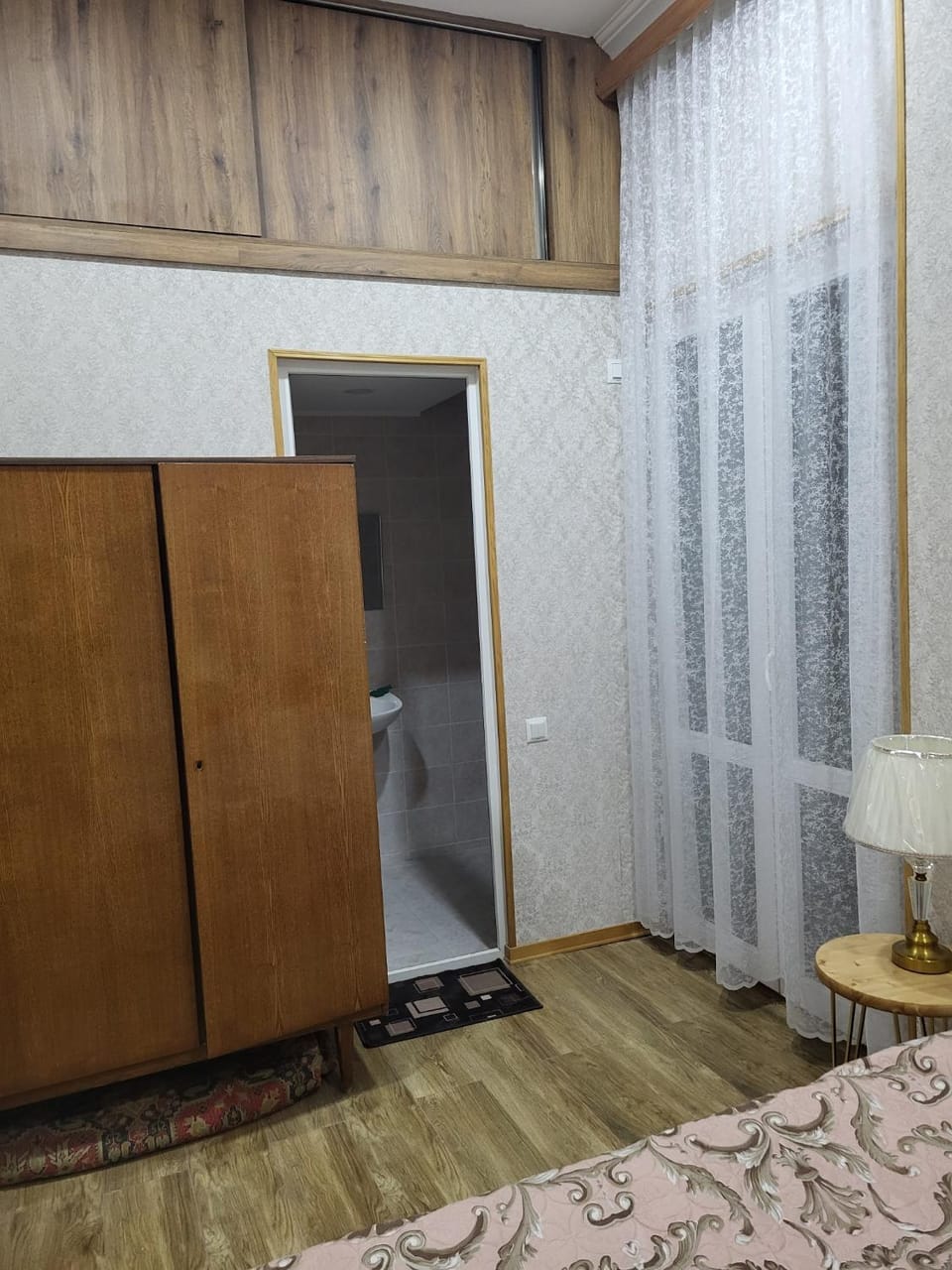 Photo of the whole room, wardrobe